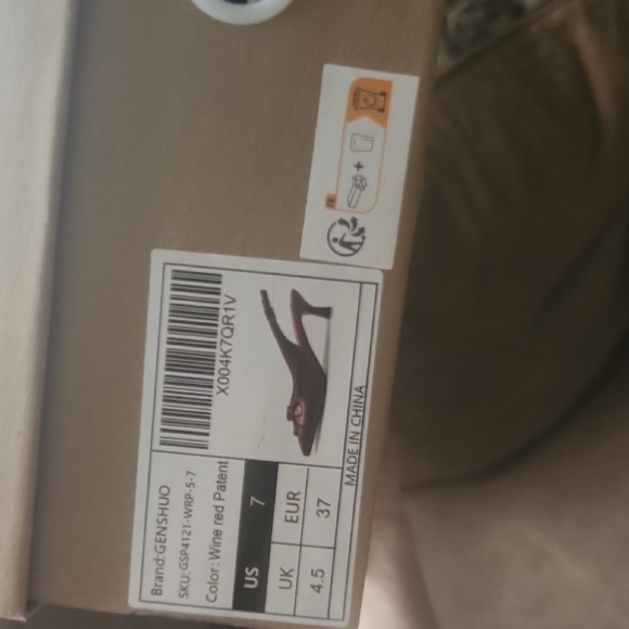 Genshuo Burgundy Patent Flats with Bow - Picture 9 of 10